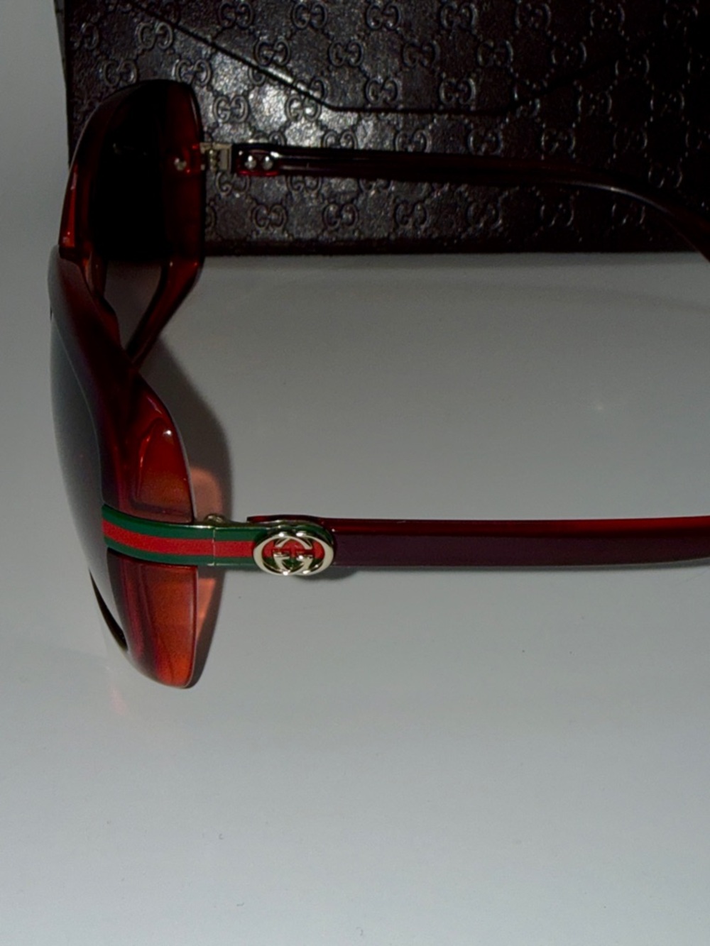 Authentic Gucci Red Sunglasses       Gradient Lenses Logo Detailing - Picture 5 of 7